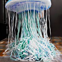 Декоративная медуза из бумаги