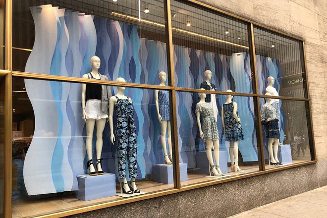 Дизайн витрины магазина одежды