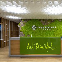 Декоративный потолок Honeycomb® в офисе Yves Rocher, Москва