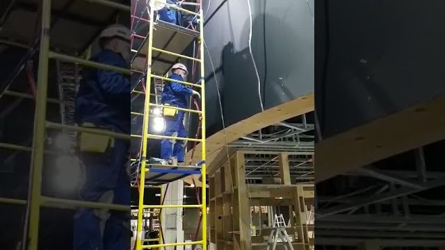 Монтаж арт-объекта на выставке Мосбилд