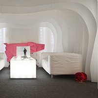 Белая декоративная арка из архитектурной бумаги