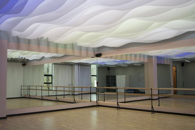 Дизайн интерьера фитнес-клуба Echoes Design, декоративный потолок Paper Design®