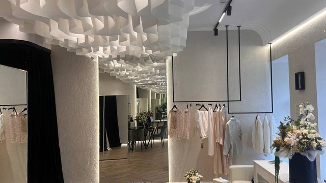 Потолок Drop Stripe®️ в магазине одежды