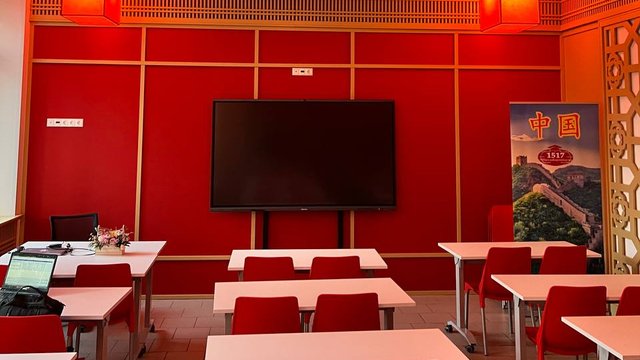 Красные китайские фонарики из негорючей архитектурной бумаги