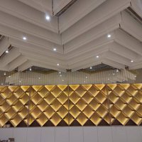 46 ламелей из архитектурной бумаги продолжают геометрию декоративных стеновых панелей