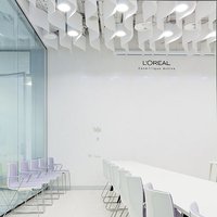 Негорючий потолок Drop Stripe® для офиса L’Oreal(Москва)