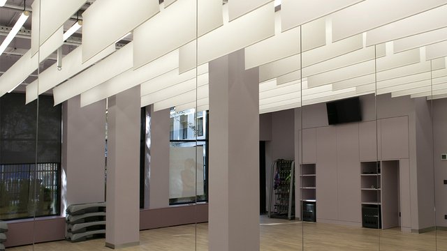 Потолок из архитектурной бумаги в зоне ресепшн, фитнес-клуб «Selform»
