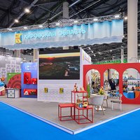 Небесно-голубой потолок для выставочного стенда, Казань