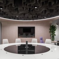 Негорючий офисный потолок для переговорной комнаты