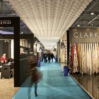 Оформление узких коридоров сотовыми потолками