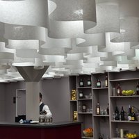 Негорючий потолок для выставочного стенда