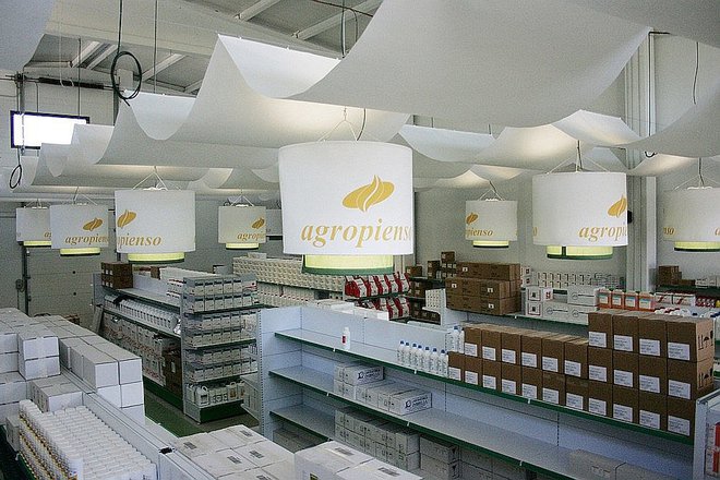 Non-flammable ceiling for warehouses 