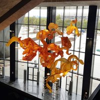 Гигантская люстра для холла концертного зала