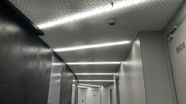 Сотовый потолок Honeycomb®ceiling в оформлении потолков офиса, Москва-Сити