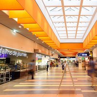 Decorative suspended ceiling for shopping malls 
