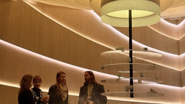 Потолок на стенде Trend Rooms «Место встречи»