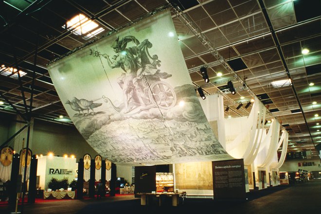 Потолок с фотопечатью для выставки