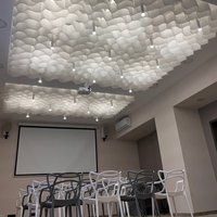 Потолок конференц-зала гостиницы «Восток»