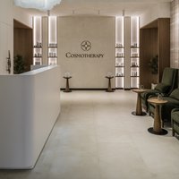 Украшение зоны ресепшен в клинике Cosmotherapy, г. Нальчик