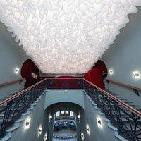 Оформление потолка над лестницей в Центре современной культуры, г. Томск